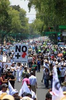 México: más de 85.000 personas marchan en silencio contra violencia por narcotráfico México: más de 85.000 personas marchan en silencio contra violencia por narcotráfico