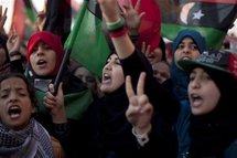 Mujeres libias protestan contra el gobierno en Bengasi, Libia.