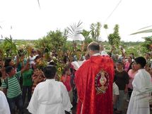 Ceremonia cristiana en Sucumbíos, Ecuador.