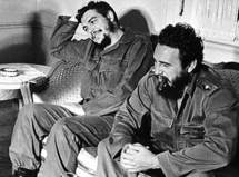 Ernesto Che Guevara, a la izquierda, y Fidel Castro.