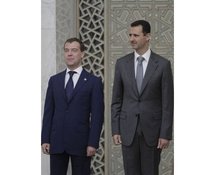 Dmitri Medvedev, a la izquierda, y Bashar al Asad.