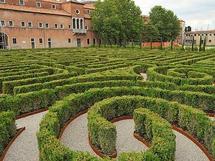 Venecia rinde homenaje a Borges con un jardín con forma de laberinto