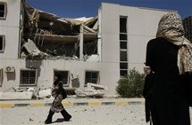 Una casa destruida por los bombardeos de la OTAN en Tripoli, Libia. Una casa destruida por los bombardeos de la OTAN en Tripoli, Libia.