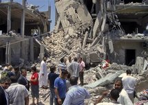 Edificio dañado por un bombardeo de la OTAN en Tripoli el domingo, en Libia. Edificio dañado por un bombardeo de la OTAN en Tripoli el domingo, en Libia.