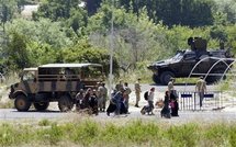 Refugiados sirios entrando en Turquía. Refugiados sirios entrando en Turquía.