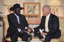 El presidente de Sudán del Sur, Salva Kirr, y el vicepresidente estadounidense, Joe Biden.