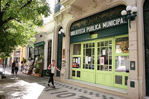 Biblioteca pública municipal Miguel Cané.