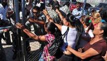 Mujeres de presos de una cárcel del norte de méxico. Mujeres de presos de una cárcel del norte de méxico.
