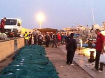 Los inmigrantes africanos muertos, en el puerto de Lampedusa, Italia. Los inmigrantes africanos muertos, en el puerto de Lampedusa, Italia.