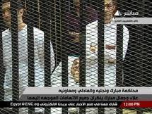 Hosni Mubarak, y sus hijos Ala y Gamal. Hosni Mubarak, y sus hijos Ala y Gamal.