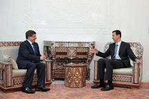 Ahmet Davutoglu-izquierda-, y Bashar Al Asad.