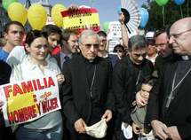 Obispos españoles, en una manifestación en Madrid en 2005 contra el matrimonio entre personas del mismo sexo.