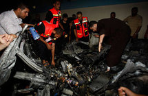 Restos del coche en el que iba Ismail Al Asmar.