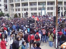 Chile: marchas masivas y saqueos en segundo día de paro nacional de 48 horas Chile: marchas masivas y saqueos en segundo día de paro nacional de 48 horas