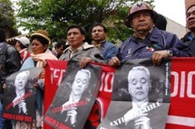Familiares de las víctimas.