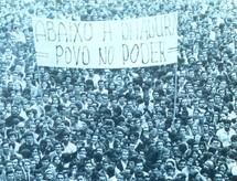 Manifestación contra la dictadura, en Brasil, en los años 70. Manifestación contra la dictadura, en Brasil, en los años 70.