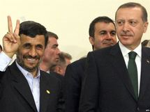 El presidente del gobierno iraní, Mahmud Ahmadi Nijad, y el presidente del gobierno turco, Erdogan.