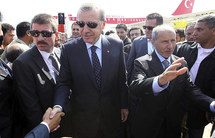 Erdogan-a la izquierda- y Mahmud Jibril, en Trípoli, Libia.