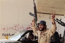Un miembro de las milicias del CNT, en Sirte, Libia. Un miembro de las milicias del CNT, en Sirte, Libia.