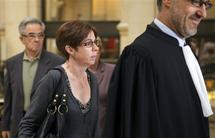 Catherine Tissier llega al tribunal, en París. Catherine Tissier llega al tribunal, en París.