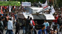 Estudiantes chilenos manifestándose. Estudiantes chilenos manifestándose.