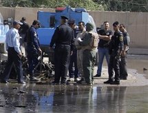Fuerzas de seguridad en el lugar de un atentado, en Bagdad. Fuerzas de seguridad en el lugar de un atentado, en Bagdad.