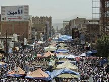 Yemen: 12 manifestantes mueren en Saná, un centenar de heridos
