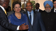 De izquierda a derecha, Dilma Rousseff, Jacob Zuma y Manmohan Singh.