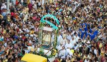 Procesión cristiana con estatua de María entra en La Habana Procesión cristiana con estatua de María entra en La Habana