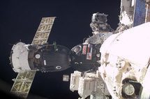 La Soyuz, acoplada a la Estación Espacial Internacional La Soyuz, acoplada a la Estación Espacial Internacional