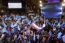 Simpatizantes del Partido Popular, ante su sede en Madrid, celebrando los resultados. Simpatizantes del Partido Popular, ante su sede en Madrid, celebrando los resultados.
