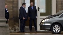 Bart de Wever, a la izquierda, habla con el rey Alberto II de Bélgica, en una imagen de archivo. Bart de Wever, a la izquierda, habla con el rey Alberto II de Bélgica, en una imagen de archivo.