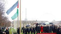 La bandera palestina ondea por primera vez en una organización de la ONU La bandera palestina ondea por primera vez en una organización de la ONU