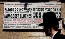 Uno de los carteles que han sido retirados, en Beit Shemesh Uno de los carteles que han sido retirados, en Beit Shemesh