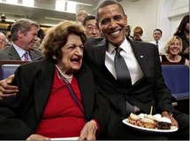 Helen Thomas, con Barak Obama.