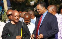 Jacob Zuma-izquierda-y Jesse Jackson.