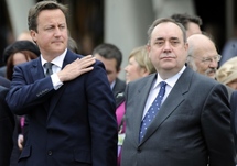 David Cameron-izquierda- y Alex Salmond.