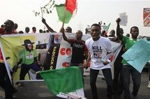 Ataques mortales a musulmanes y policías en Nigeria, donde sigue la huelga