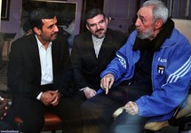 Mahmud Ahmadinejad-izquierda-y Fidel Castro, ayer, en La Habana.