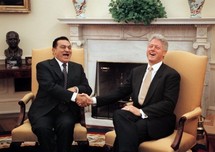 Hosni Mubarak-izquierda-y Bill Clinton. Hosni Mubarak-izquierda-y Bill Clinton.