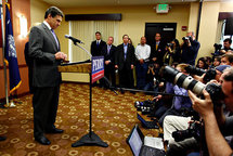 Rick Perry anuncia su retirada.