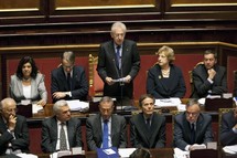 Mario Monti, hablando en el parlamento italiano