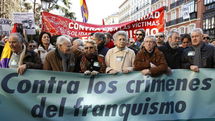 Miles de personas se manifiestan en España en apoyo del juez Garzón