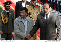 Mahmud Ahmadinijad, izquierda, y Nuri Al Maliki