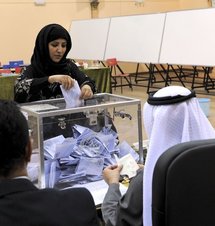 Kuwaitíes eligen nuevo parlamento, con oposición islamista como favorita