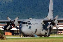 Un avión en la base aérea estadounidense en Ramstein, Alemania