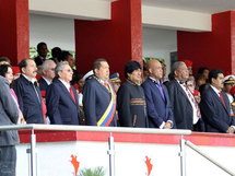 En primera fila, de izquierda a derecha, los presidentes de Nicaragua, Daniel Ortega, de Cuba Raúl Castro, de Venezuela Hugo Chávez y de Bolivia, Evo Morales.