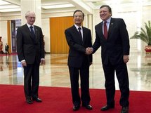 De izquierda a derecha, Rompuy, Wen Jiabao y Barroso. De izquierda a derecha, Rompuy, Wen Jiabao y Barroso.