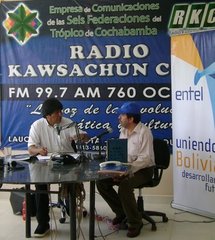 Evo Morales, en la radio. Evo Morales, en la radio.