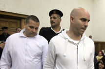 Miembros de ONG extranjeras sometidos a juicio salen de Egipto Miembros de ONG extranjeras sometidos a juicio salen de Egipto